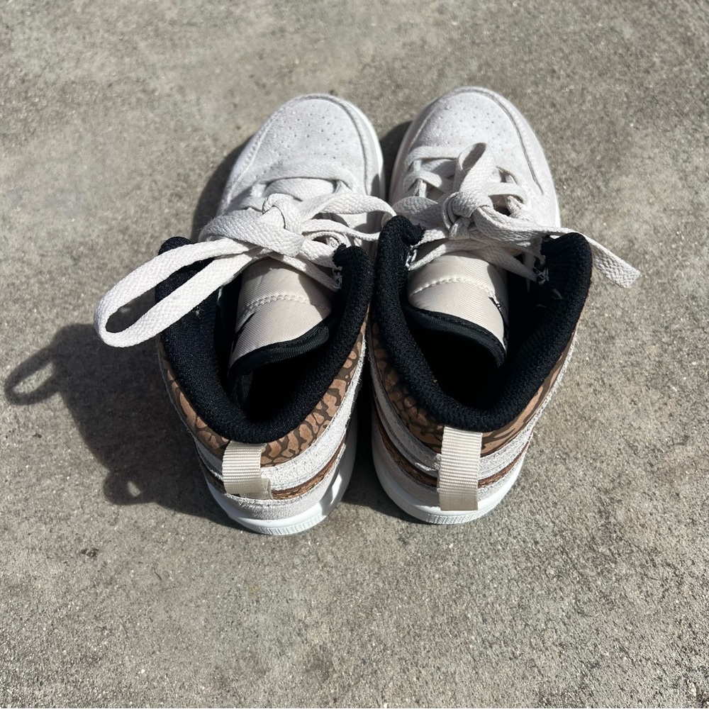 Air Jordan 1 Mid SE Sneakers Youth Kids 13 Shoes Brown Elephant DZ5370-102 - Picture 6 of 9